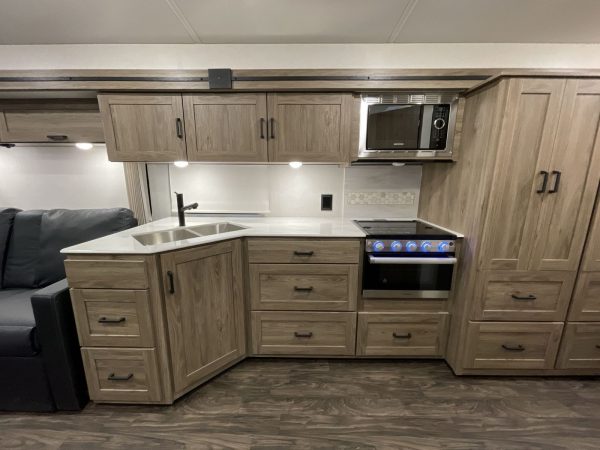 New 2024 Winnebago Vista 34R - Image 3