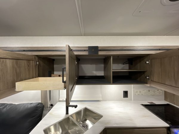 New 2024 Winnebago Vista 34R - Image 2